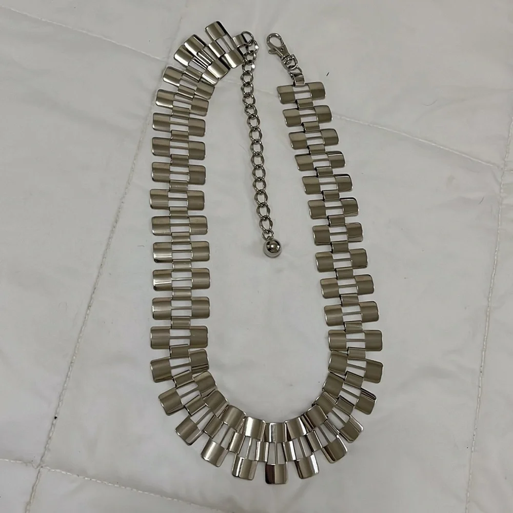 NWOT Women’s Metal Silver Tone Belt - Picture 4 of 10
